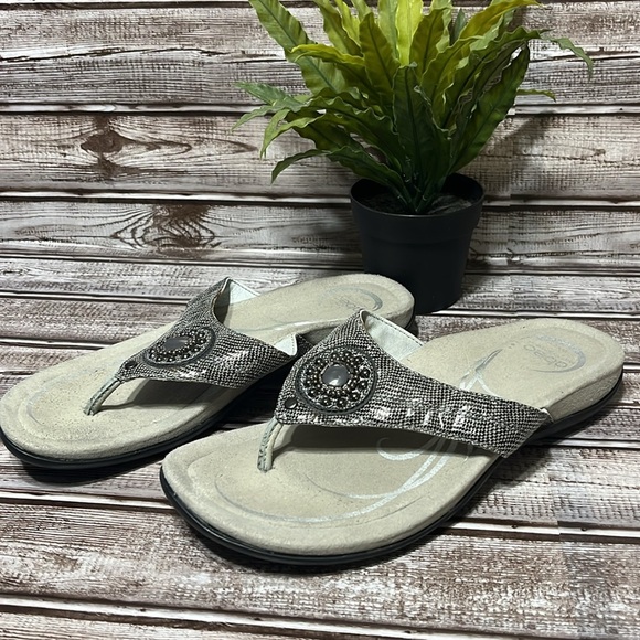 Obeo Brisa Elegant Black and Gray Beaded Women's Sandals Thong Size 9 - Picture 4 of 11